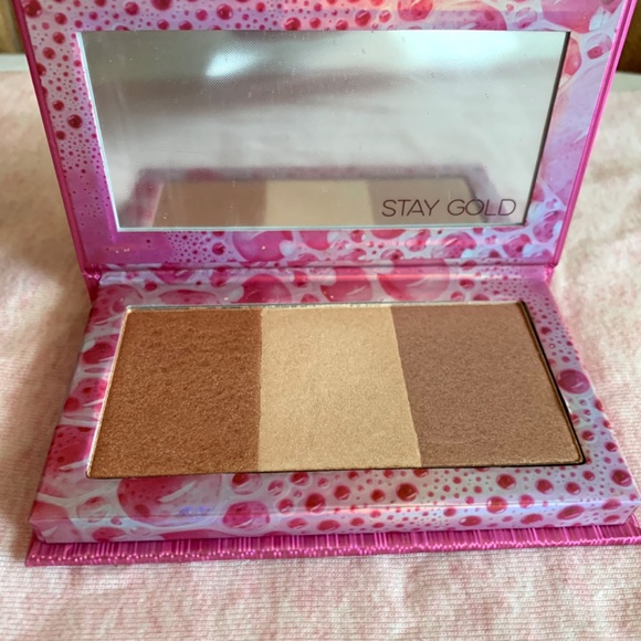 Urban Decay X Kristen Leanne Beauty Beam Highlighter Palette - Picture 3 of 8